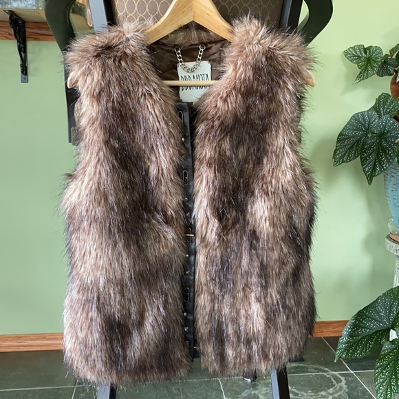 BB Dakota Fur Vest, Size Medium - Picture 3 of 4